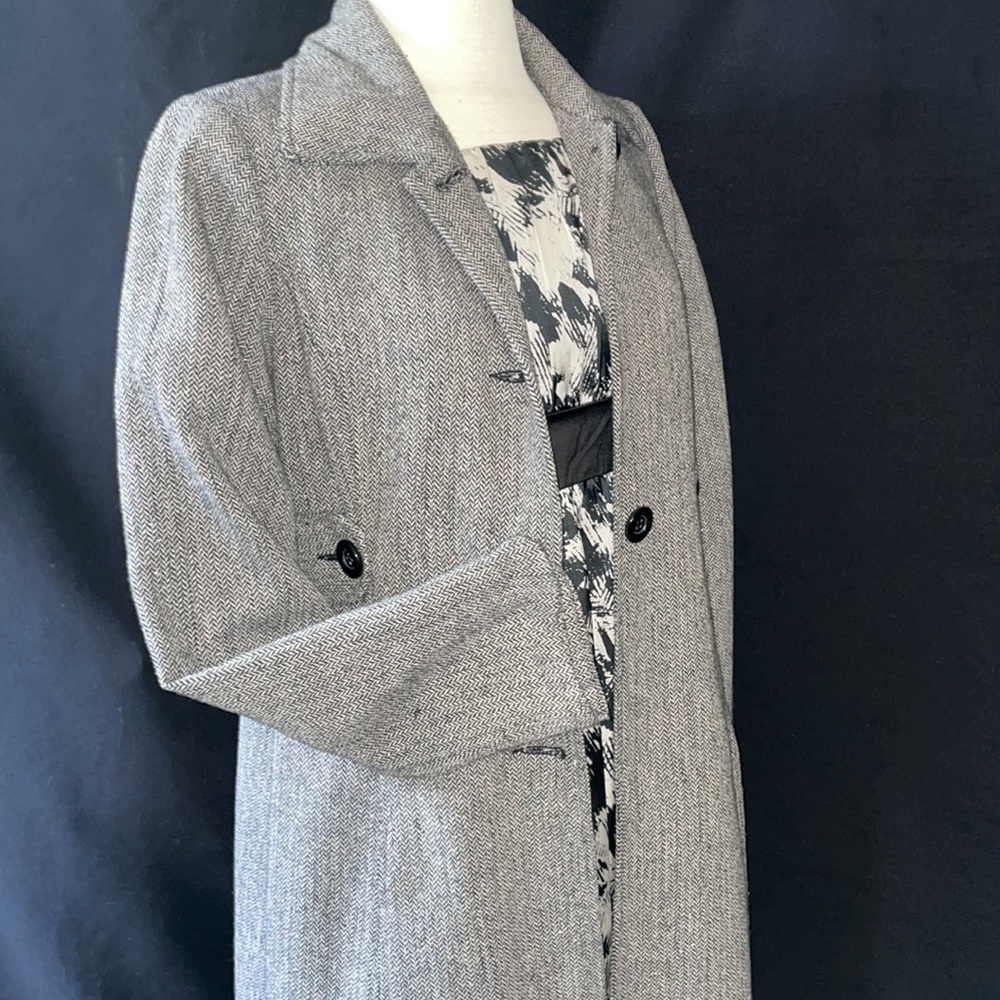 Classic black and grey coat. Missing one button - Picture 7 of 8